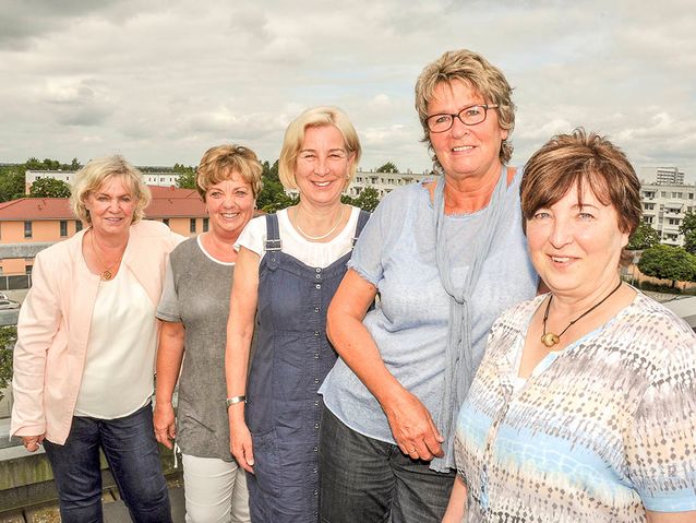 Gabriele Will, Bärbel Pröhl, Ursula Riegner, Christiane Alm und Renate Sator (v. li.) haben Jahrzehnte lang in Schwerin Kinder beim Großwerden begleitet